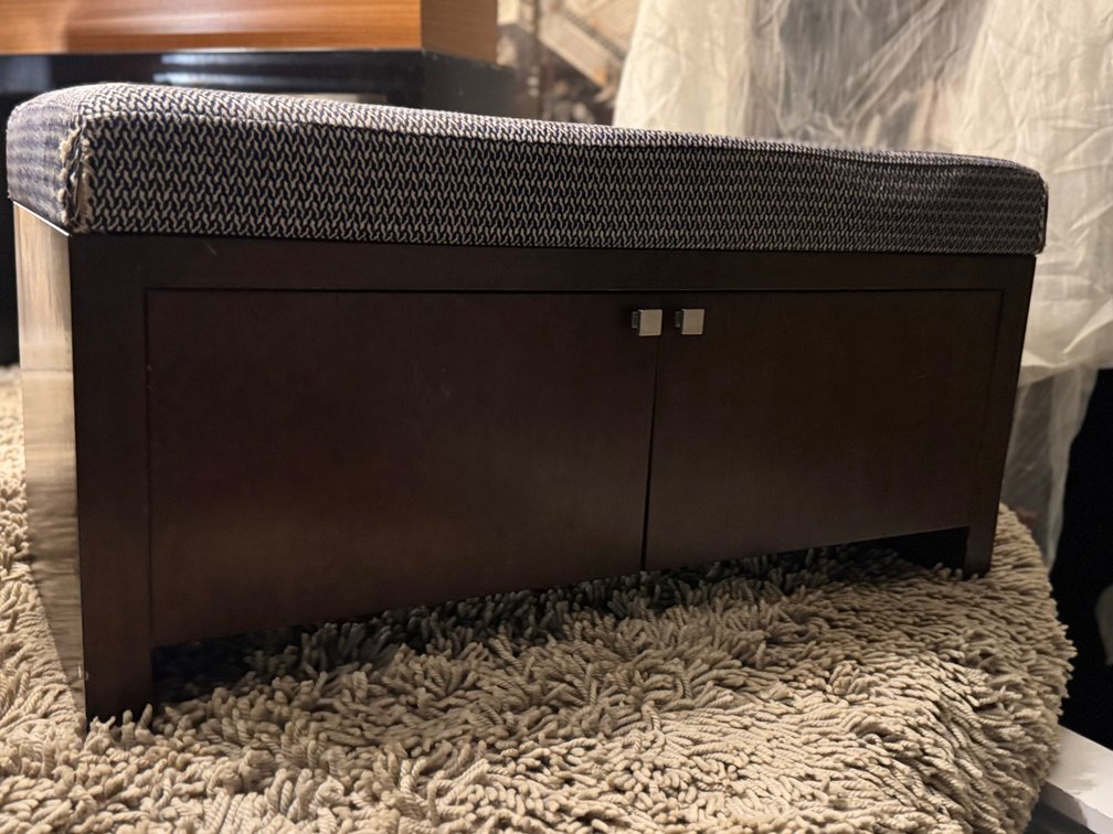 Wood/upholstered bench seat