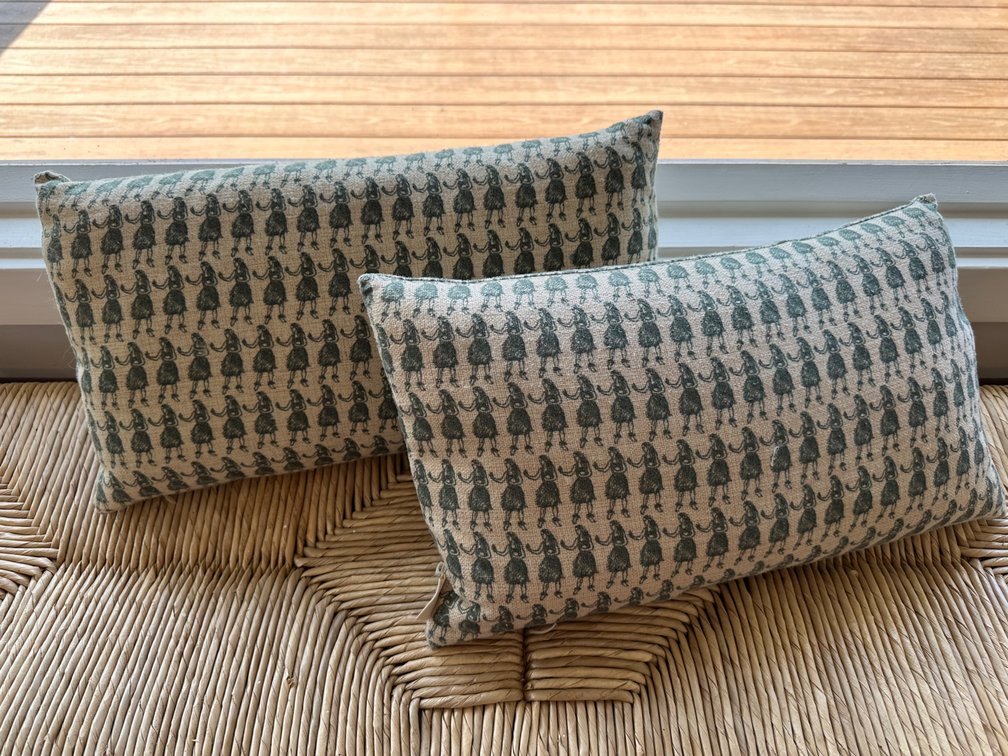 (X's 2) Hula Girl Print Accent Pillows