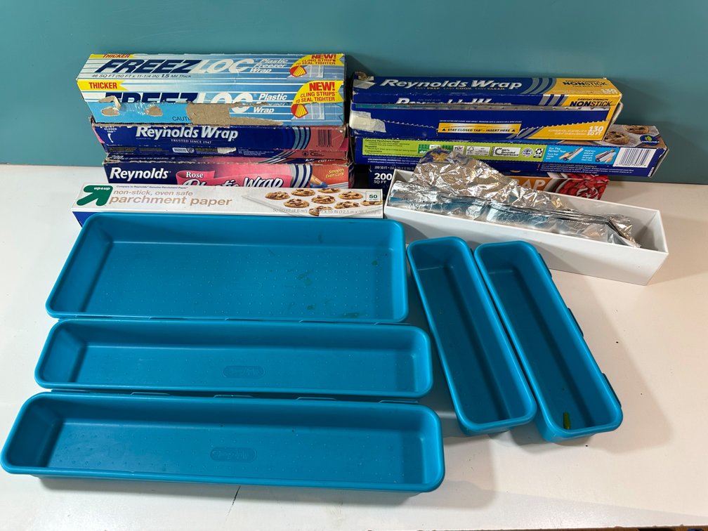 Kitchen Lot – Foil, Plastic Wrap, Parchment Paper & Organizers