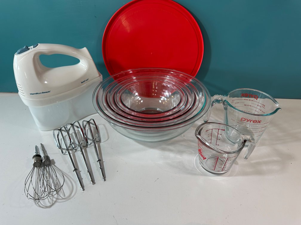 Glass Mixing Bowl Nesting Set with Hamilton Beach Hand Mixer