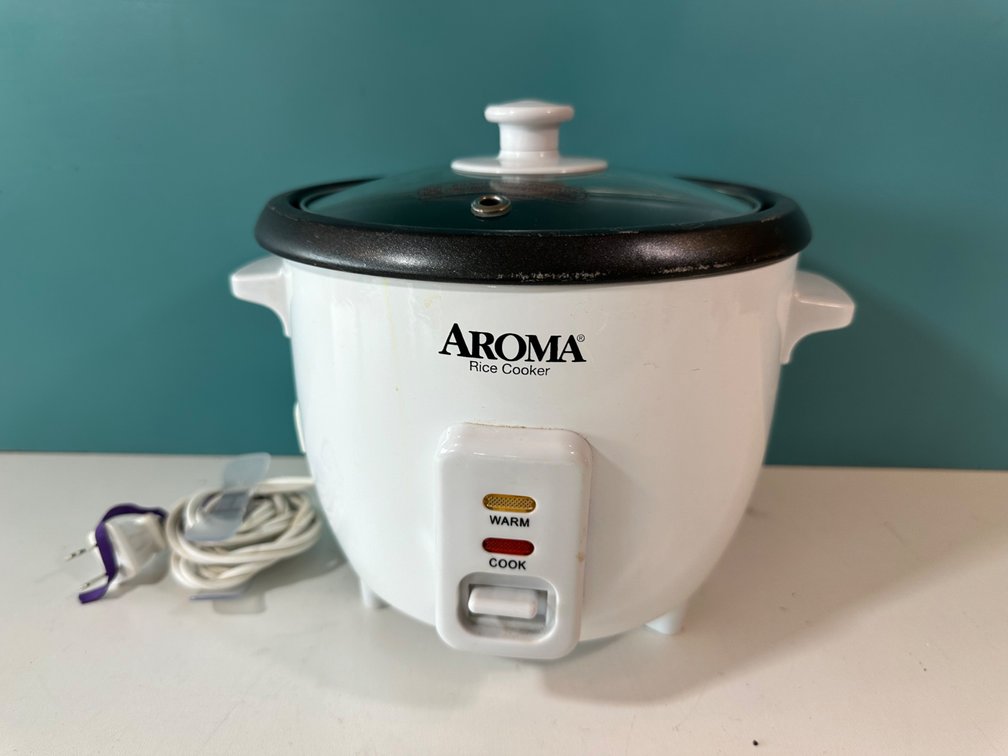 Aroma Rice Cooker with Glass Lid