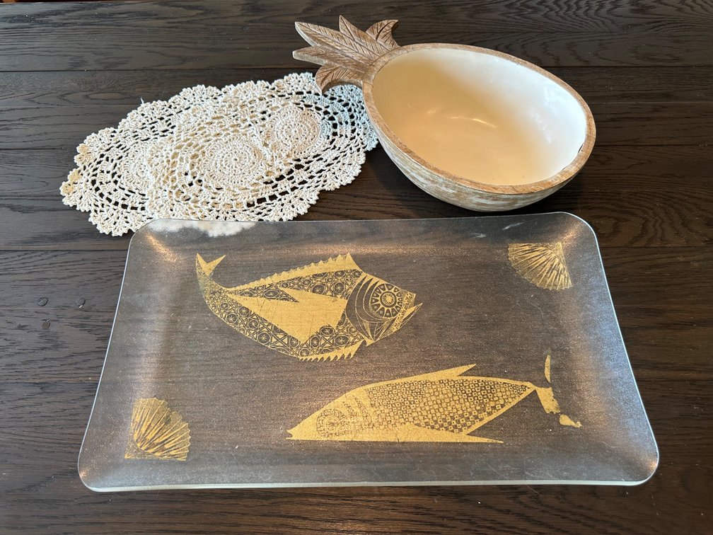 Decorative Tableware – Pineapple Bowl, Fish Tray & Doilies