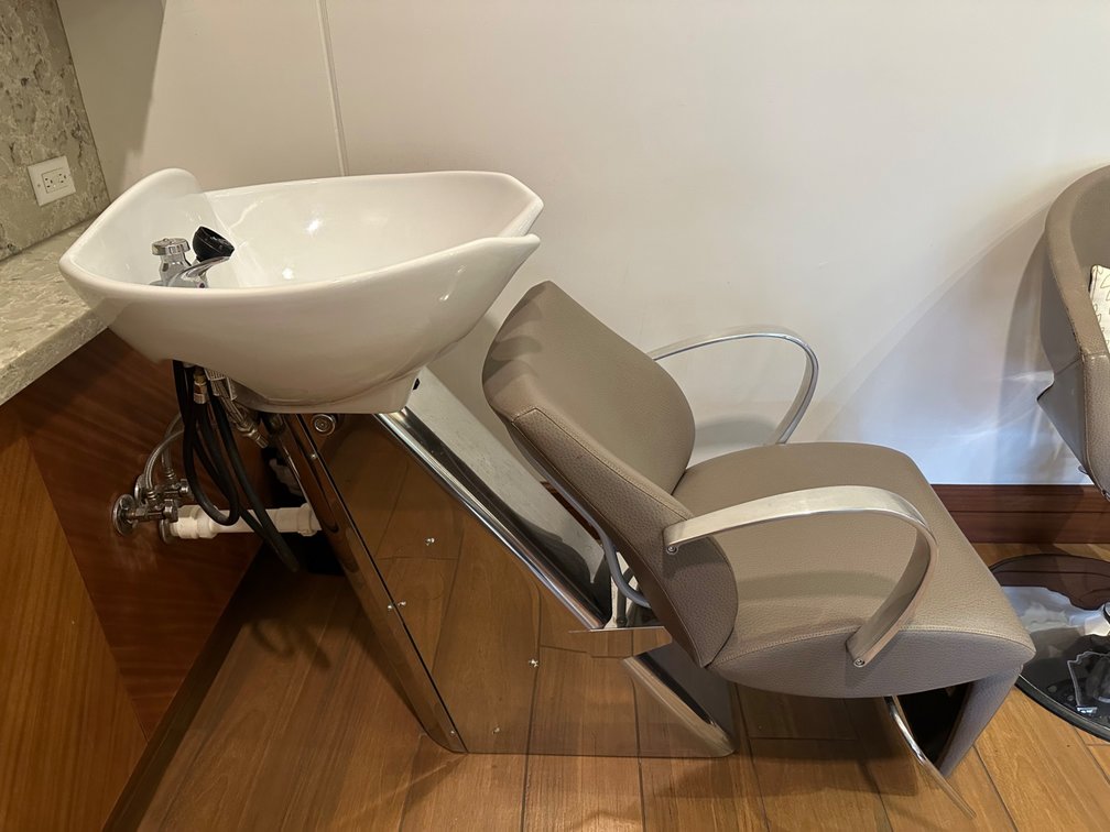 Image for 10/28 Luxury Salon Equipment Auction