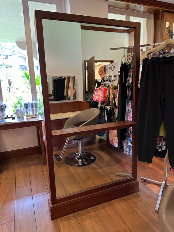 Freestanding Salon Styling Mirror Station – 42” x 48” x 8”