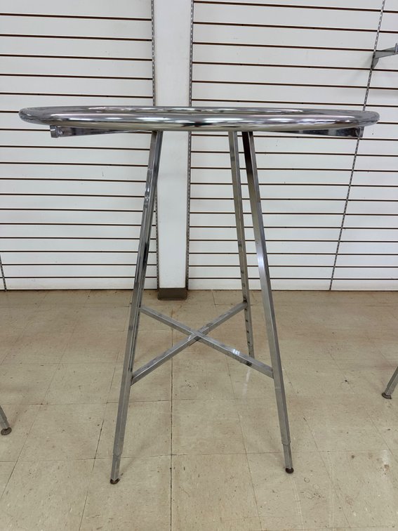 Adjustable Round Commercial Clothing Rack – Retail Display Rack