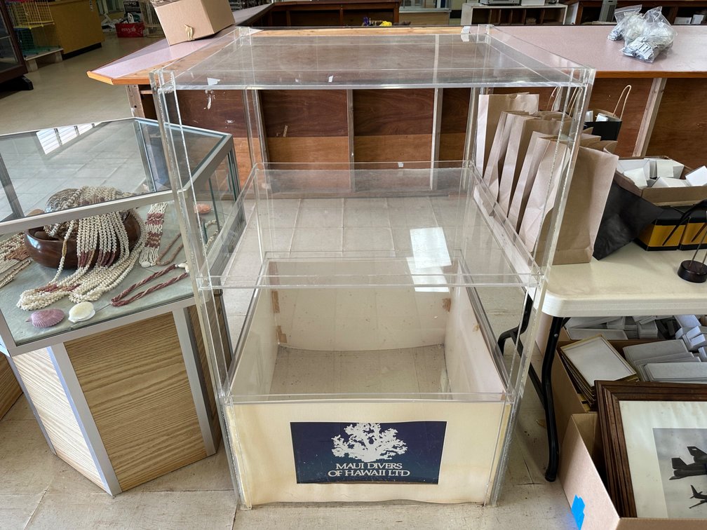 Acrylic Display Case – Retail Showcase with Clear Panels