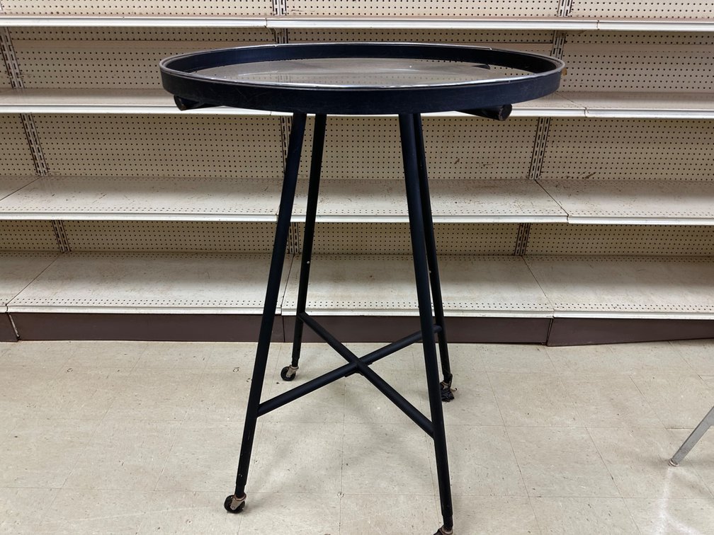 Round Metal Clothing Display Rack with Wheels