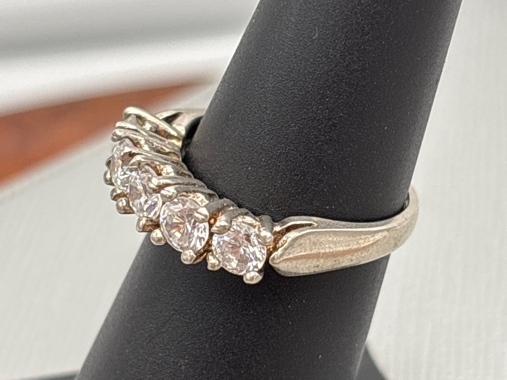 Sterling Silver & Clear Stone Ring sz 7