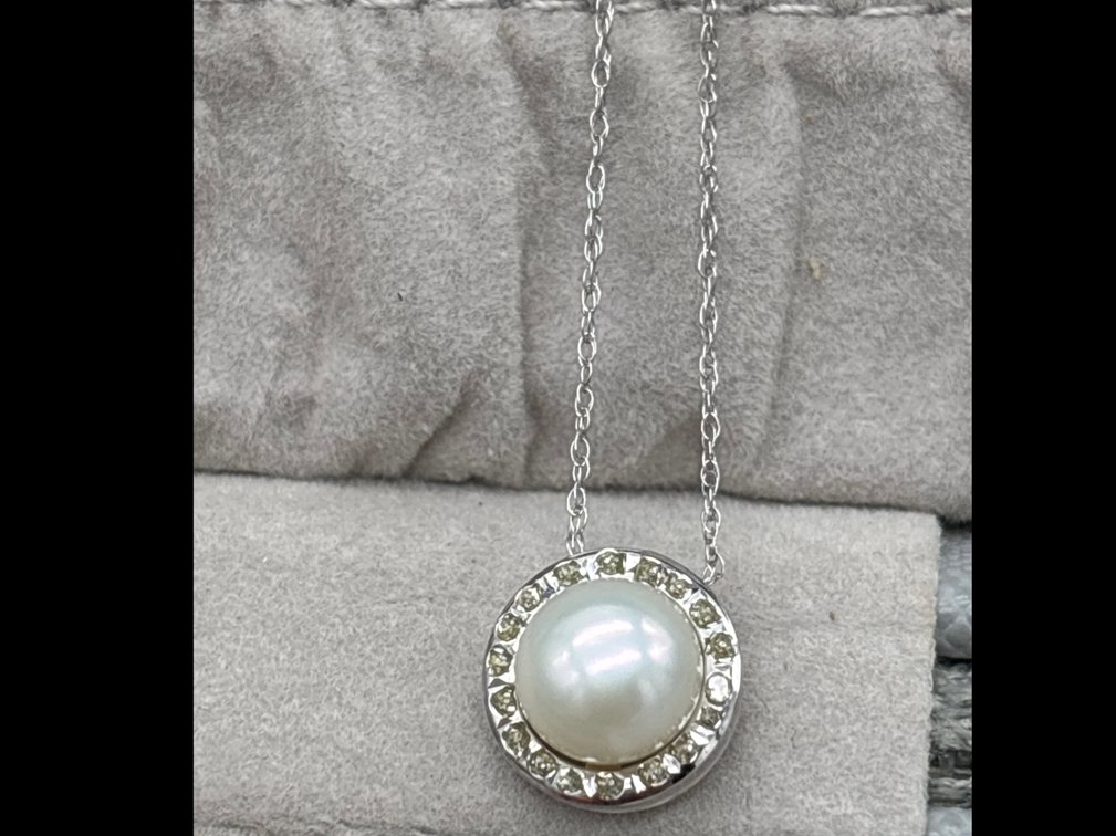 14k White Gold Necklace w/ 14k White Gold Pearl Halo Pendant