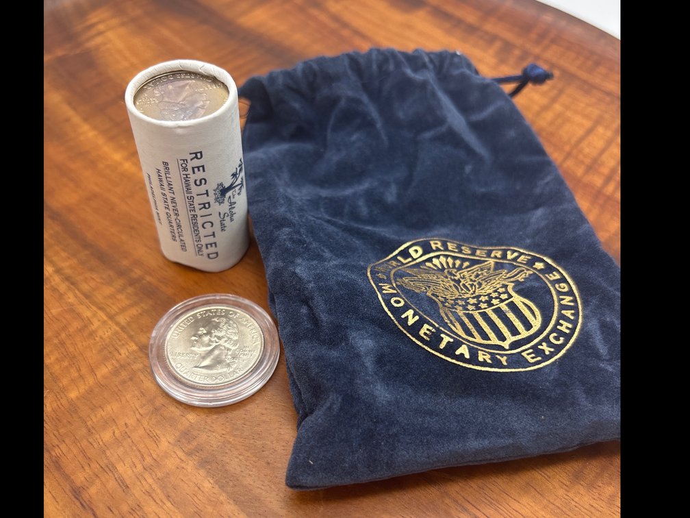 Roll of Brilliant Never Circulated Hawaii Quarters w/ Encased Coin