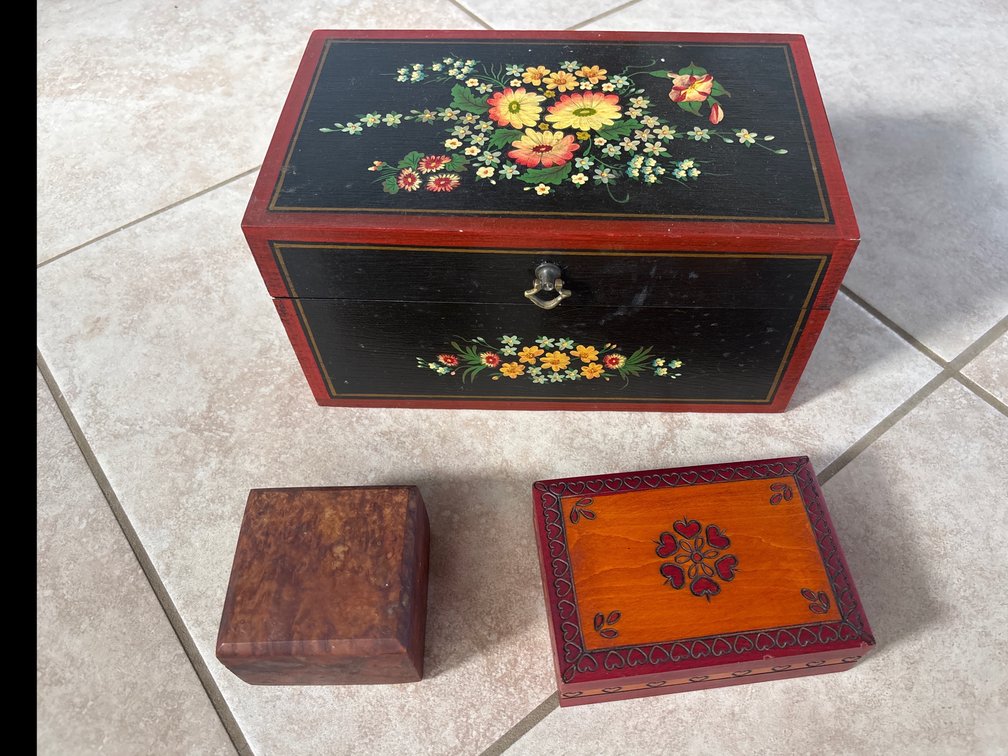 3 keepsake Boxes