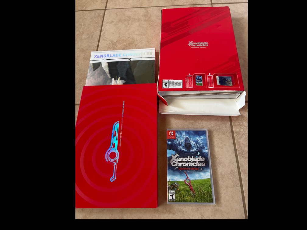 Nintendo Switch Xenoblade Chronicles Game & Book