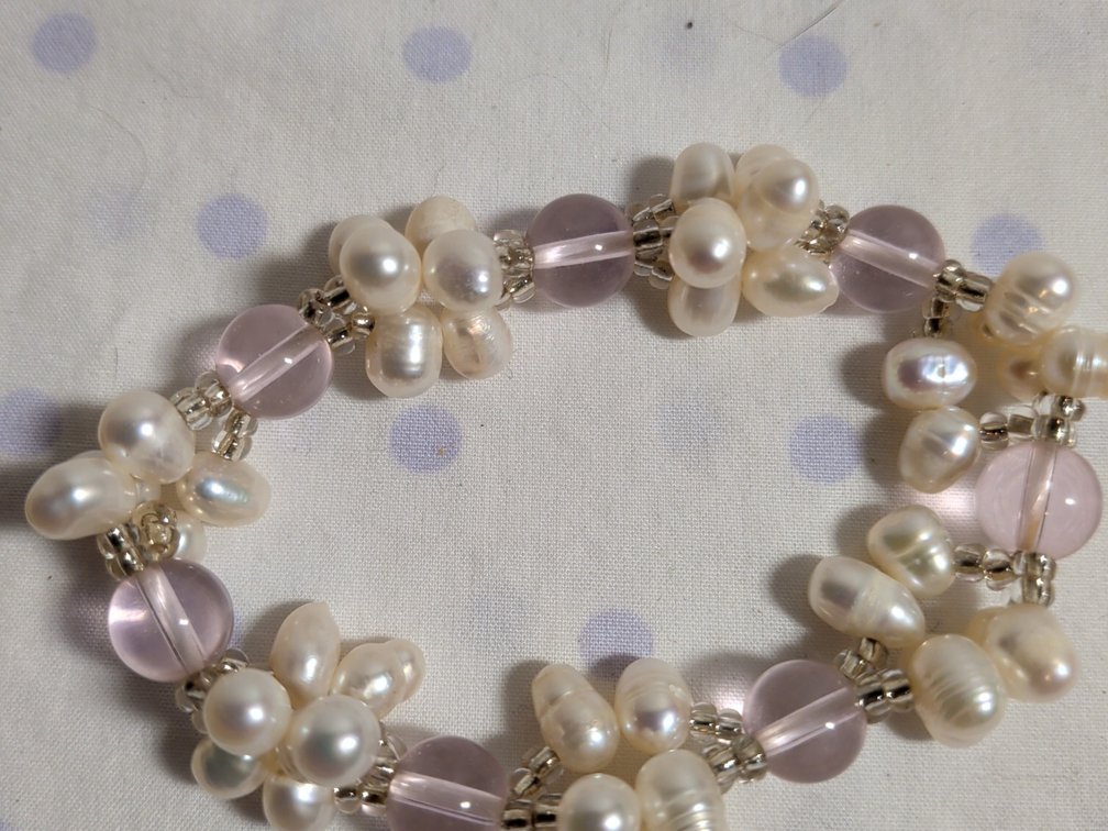 White freshwater pearl stretchy Bracelet 