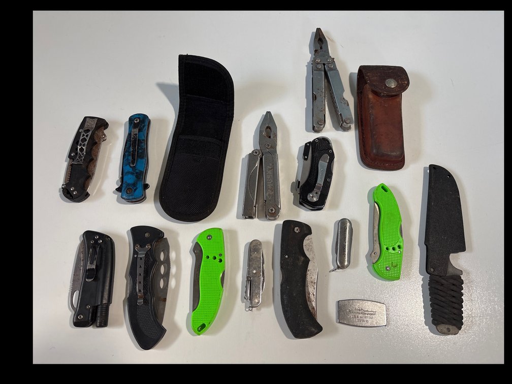 Lot of Foldable Knives and Tools