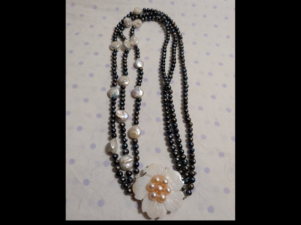 18"Tahitian COLORED freshwater pearl necklace with flower pendant