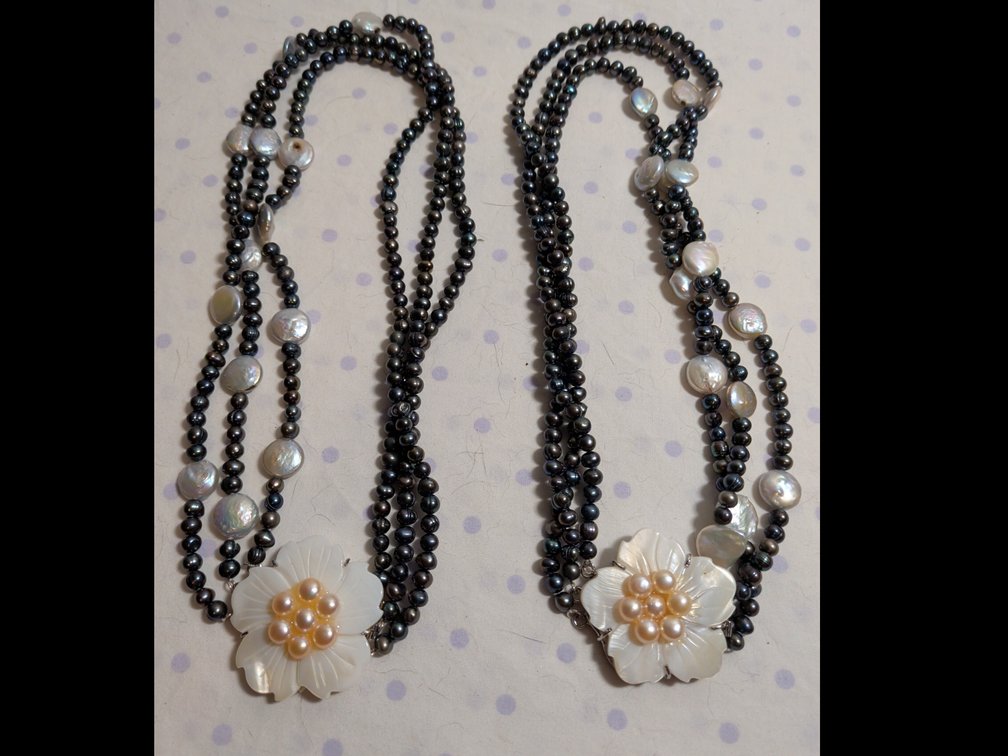 18"Tahitian COLORED freshwater pearl necklaces with flower pendant (damaged)