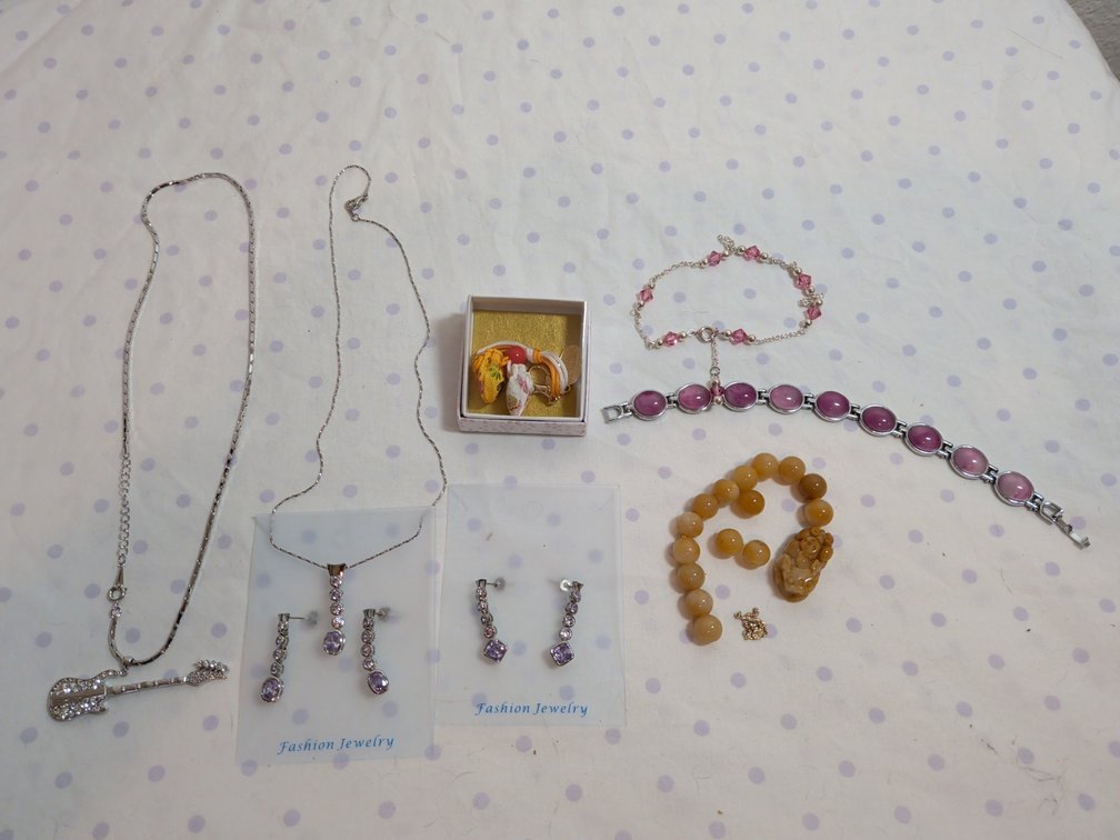 Fashion jewelries