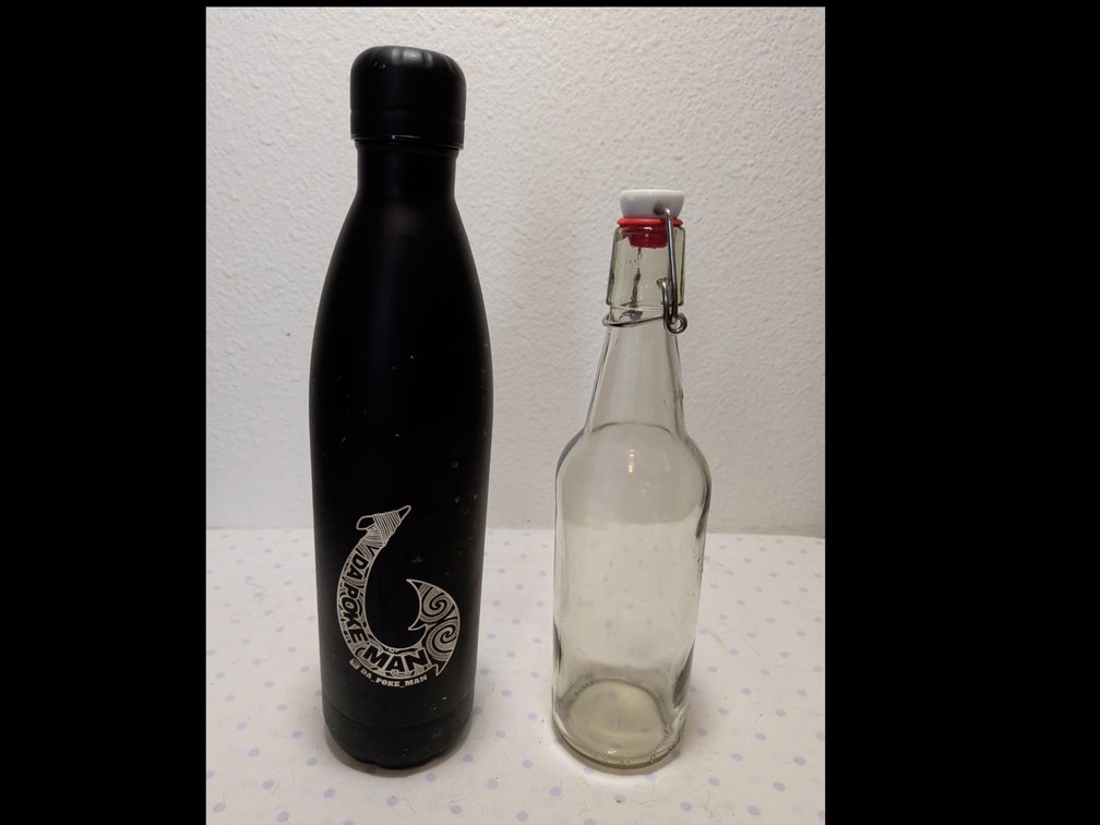 Hawaiian flask with hidden bottom and closable glass bottle