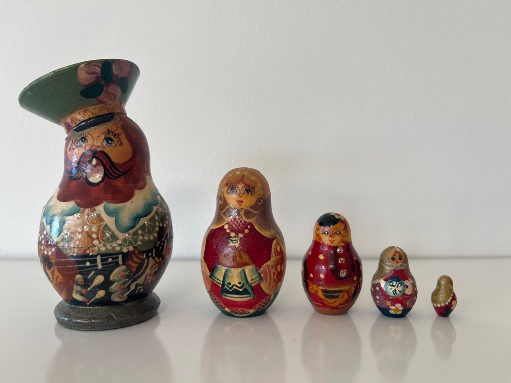 Hand-Paintes Russian Nesting Dolls. Set of 5