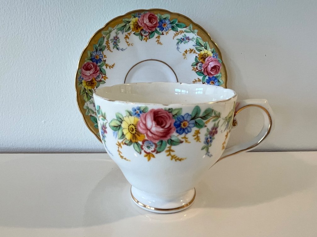 "Garland" Tuscan Bone China Teacup and Saucer