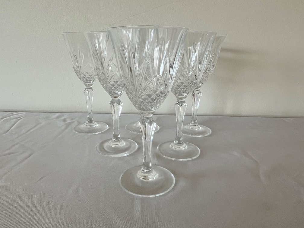 Set of 6 Unmarked Crystal Wine Glasses