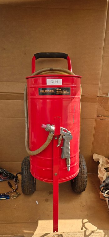 Sand blaster bucket and gun