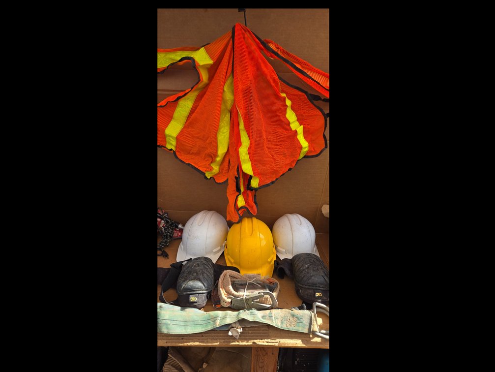 Safety equipment 3 Hats 2 Vest