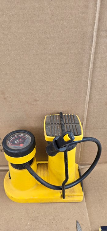 Air foot pump