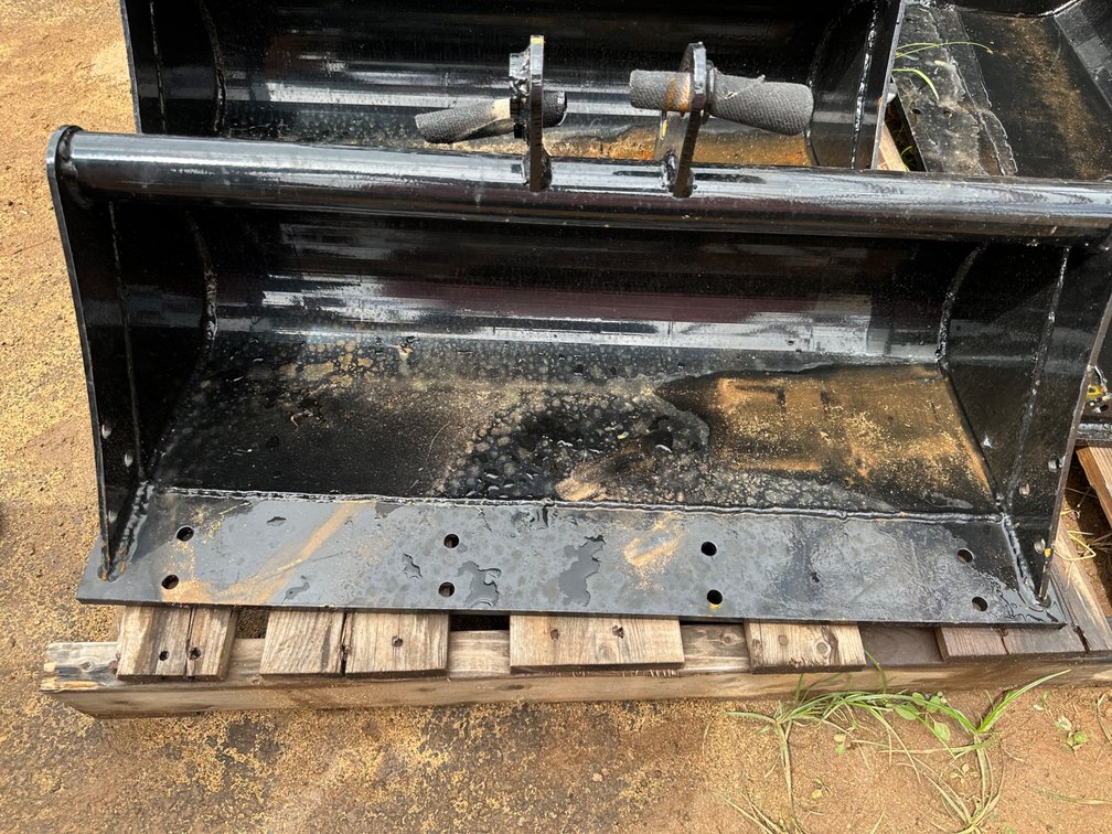 Smooth Edge Excavator/Skid Steer Bucket Attachment