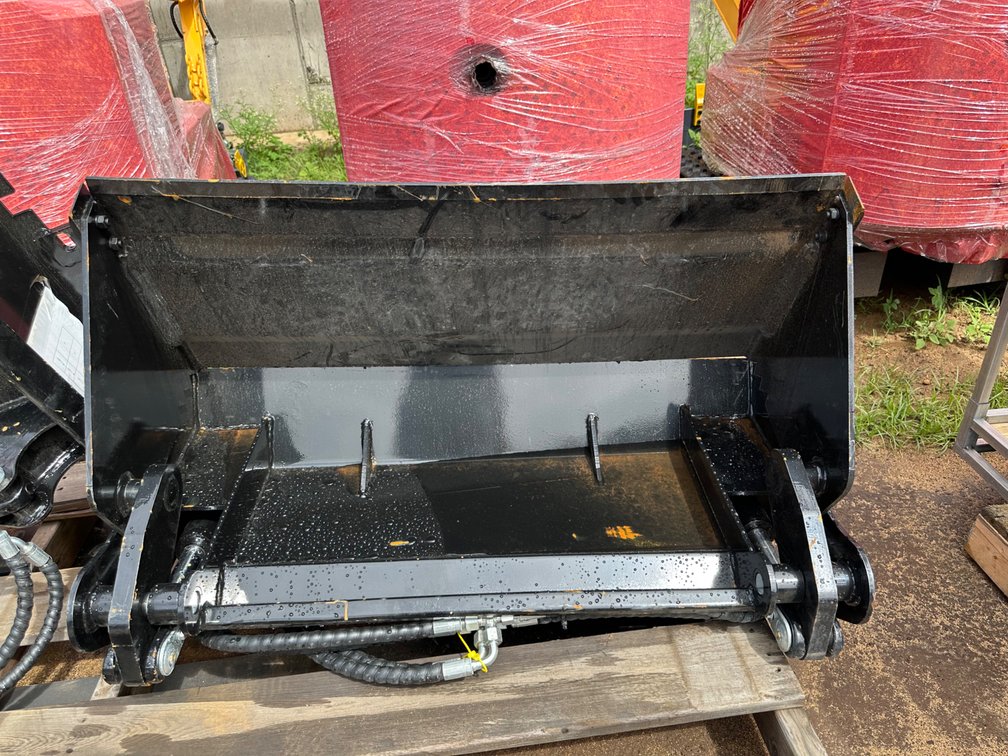 Smooth Edge Excavator/Skid Steer Bucket Attachment