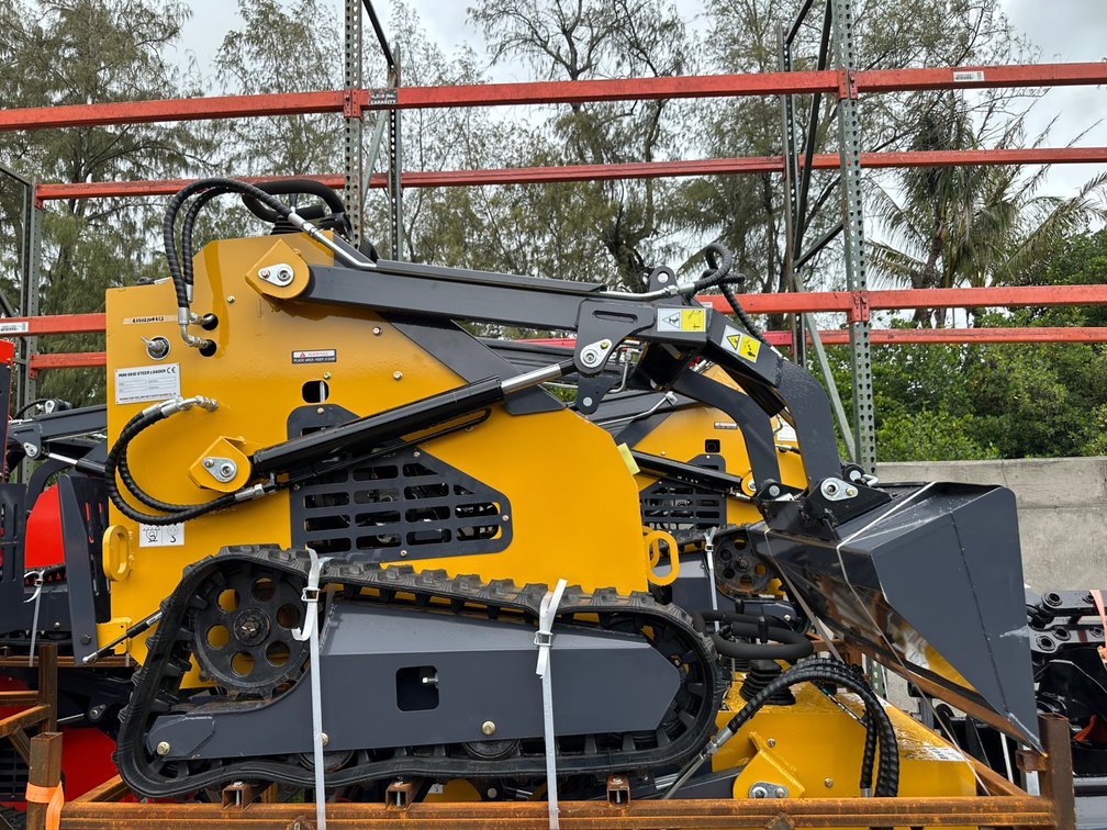 Youert U-380 Mini Skid Steer Loader