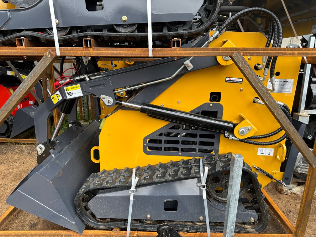 Youert U-380 Mini Skid Steer Loader