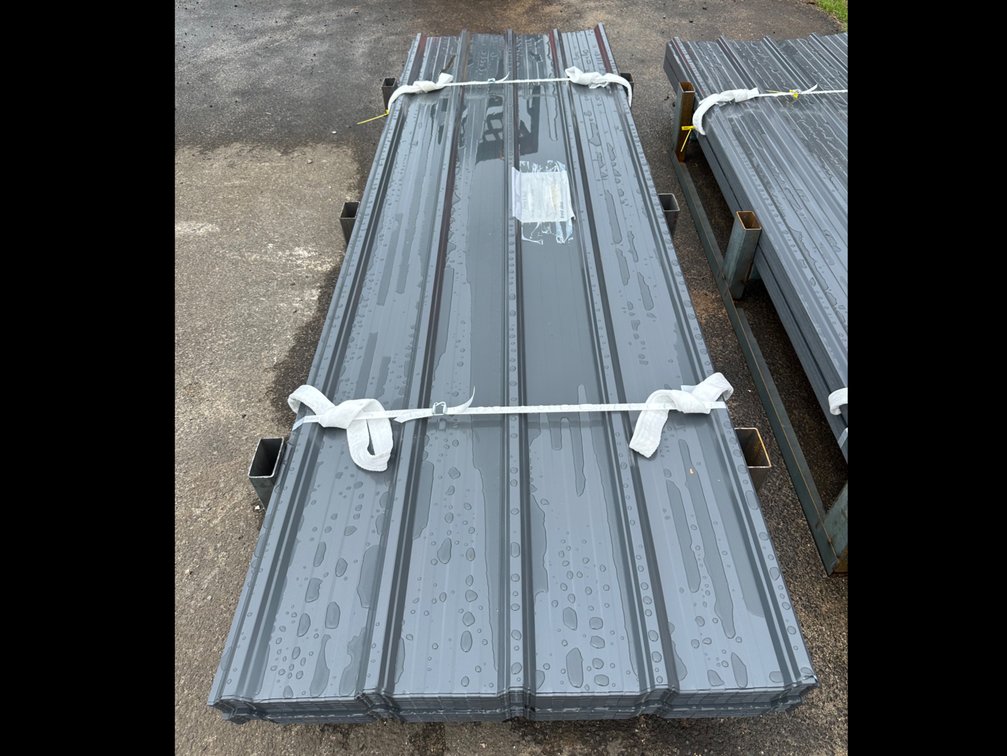 (X's 100) 9.8ft X 3ft Steel Surface Fence & Roof