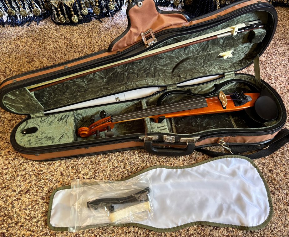 Yamaha SV-250 Silent Violin Pro with Case & Accessories