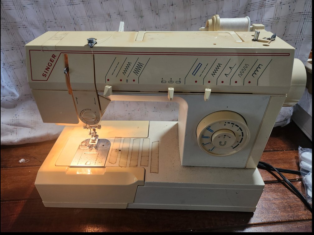 90's Singer Sewing Machine