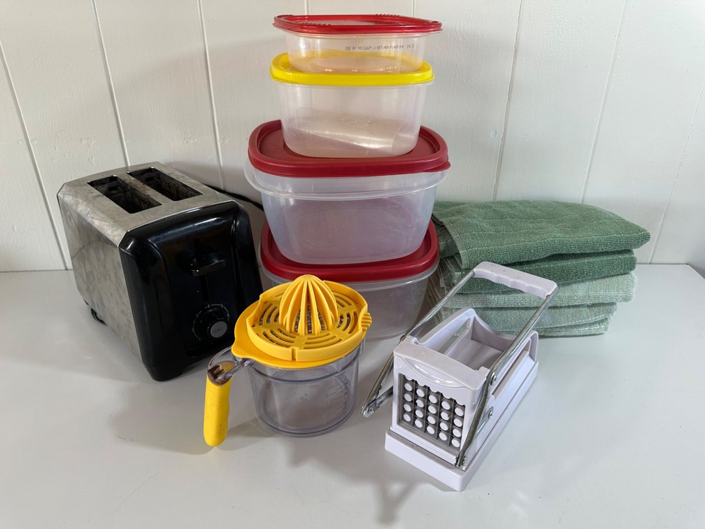 Small Kitchen Appliance & Storage Lot