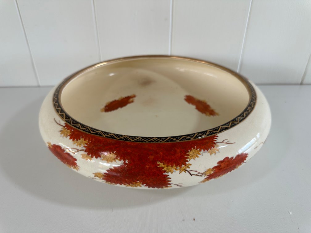 Hand-Painted Ceramic Bowl – Autumn Leaves