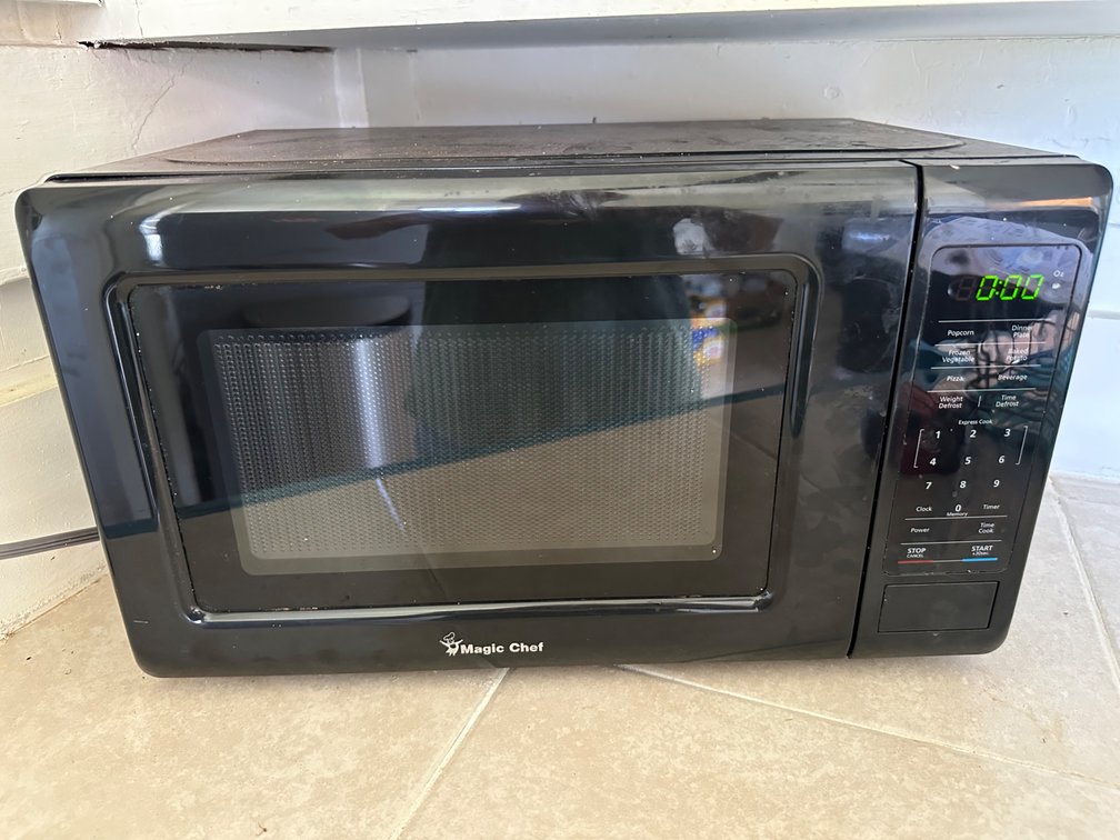 Magic Chef Black Microwave Oven