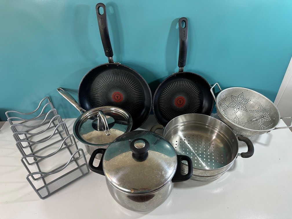Cookware Lot – T-Fal Frying Pans, Pots & Colanders