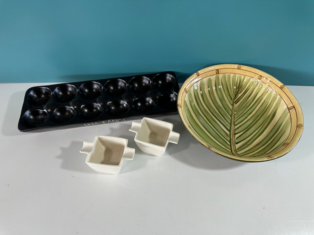 Mixed Serving Dish Lot – Palm Leaf Bowl & Egg Tray
