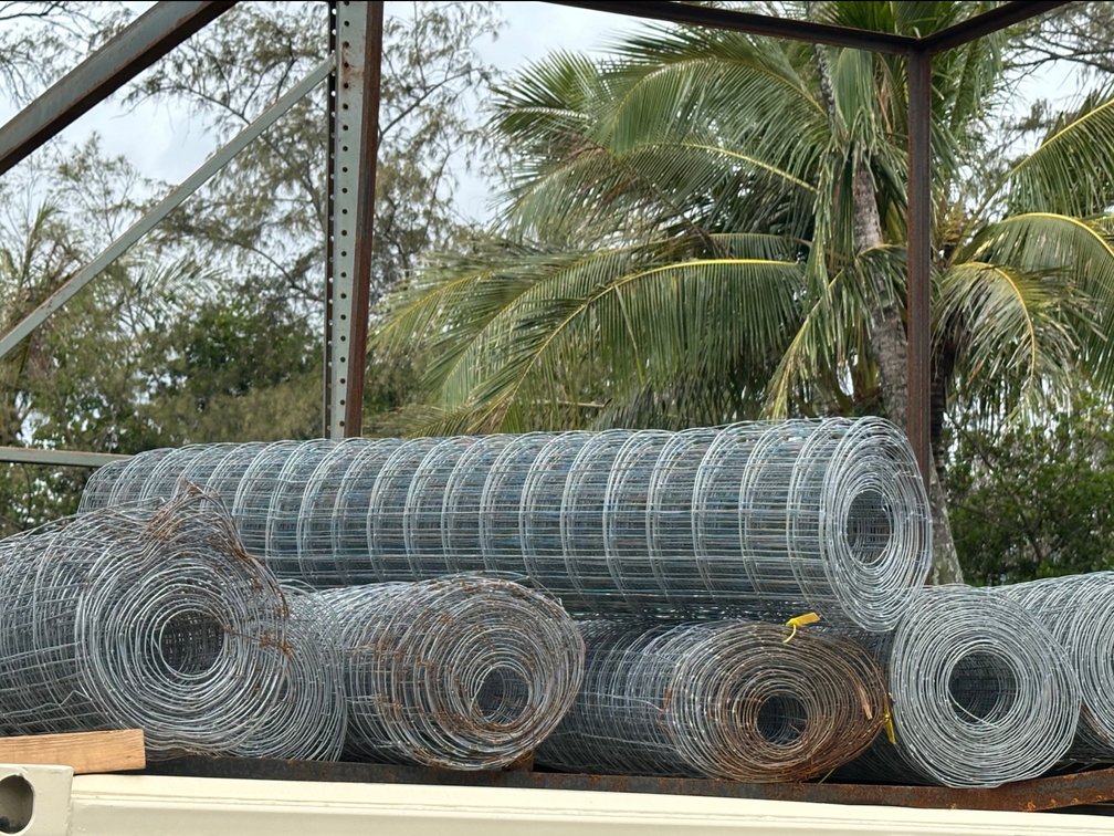 (X's 7) 4ft X 100ft Long Galvanized Wire Fencing