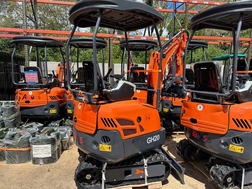 Image for 10/14 Pro Contractor (KAUAI) Auction – Tools, Attachments, Storage & More
