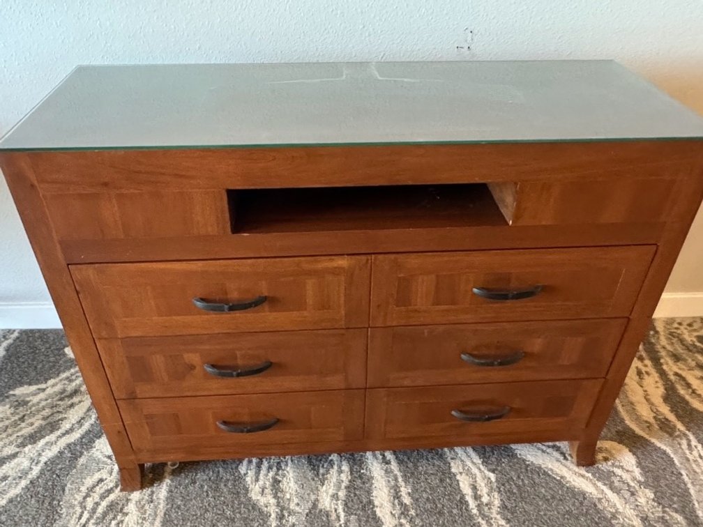 Dresser