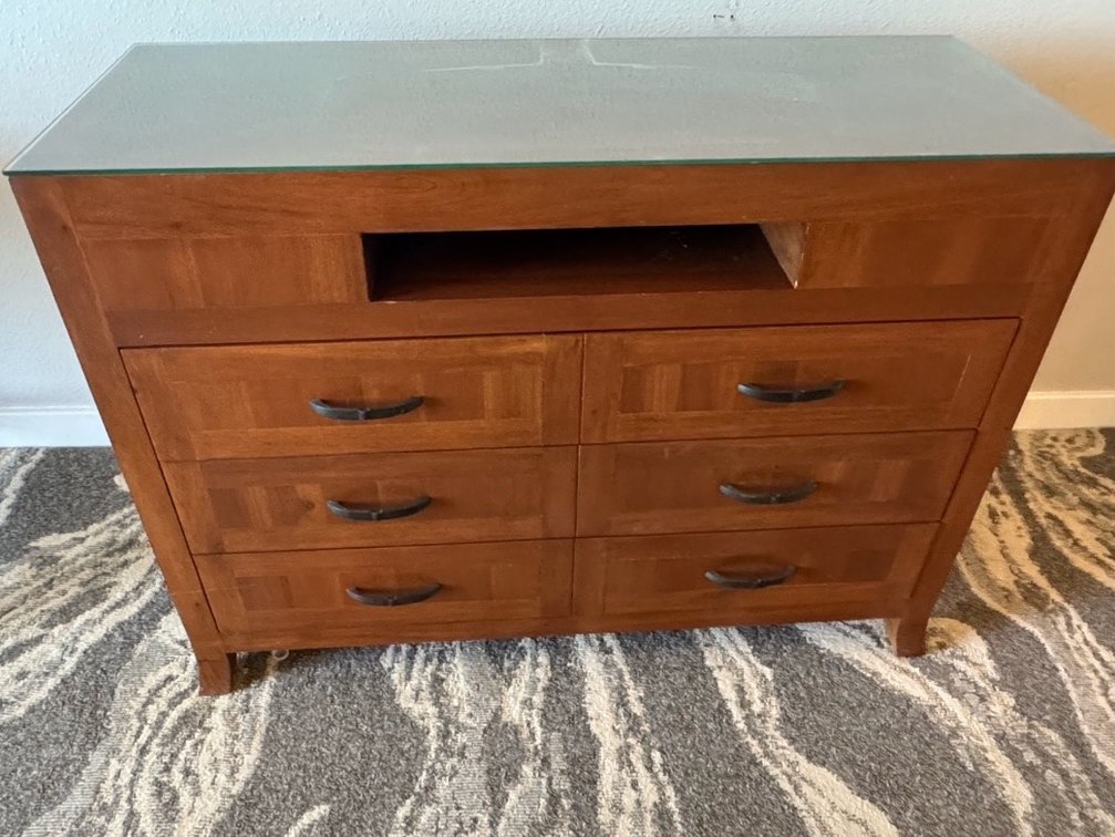 Dresser