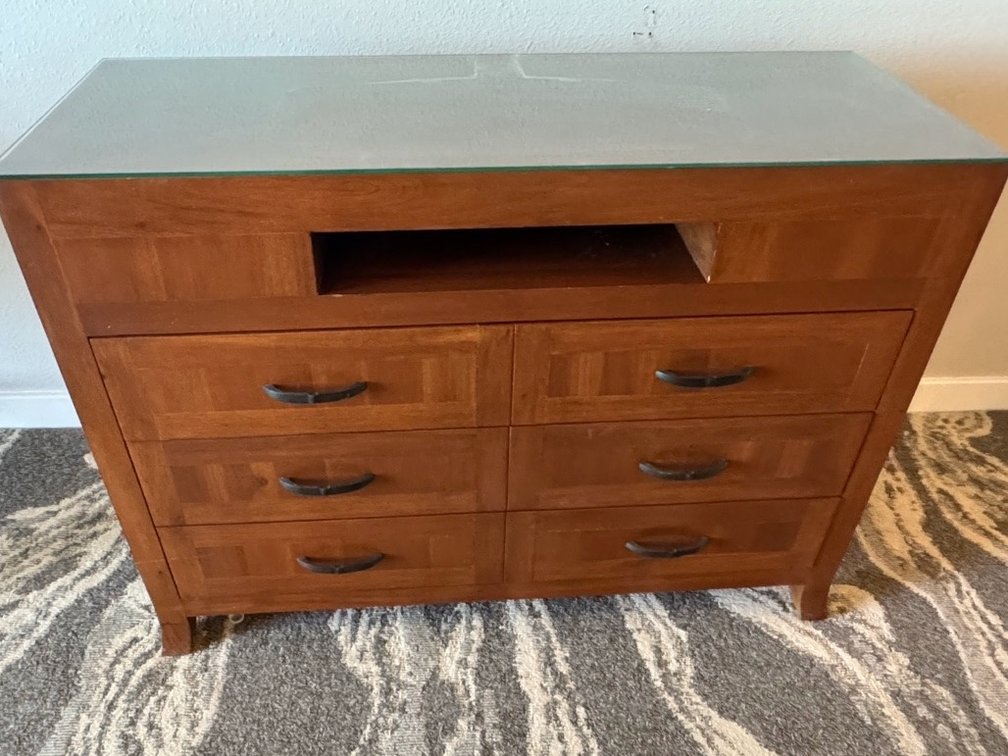 Dresser