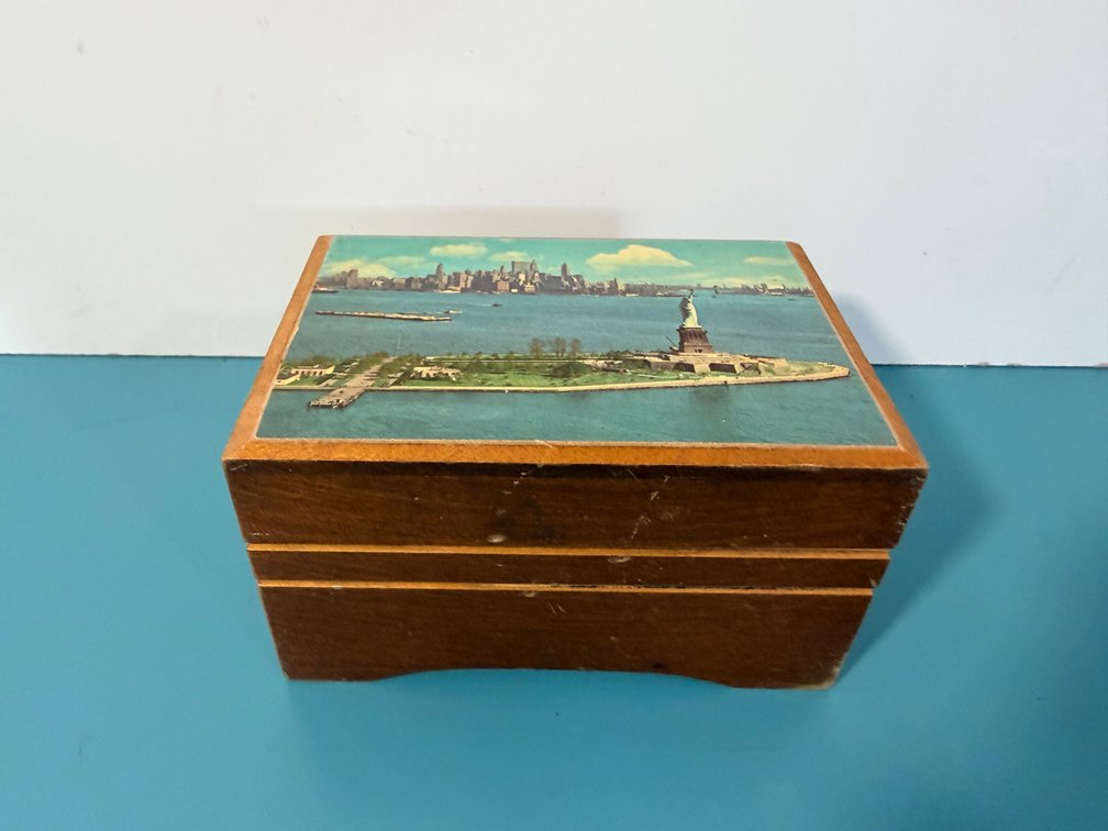 Reuge Swiss Music Box with Statue of Liberty Scene