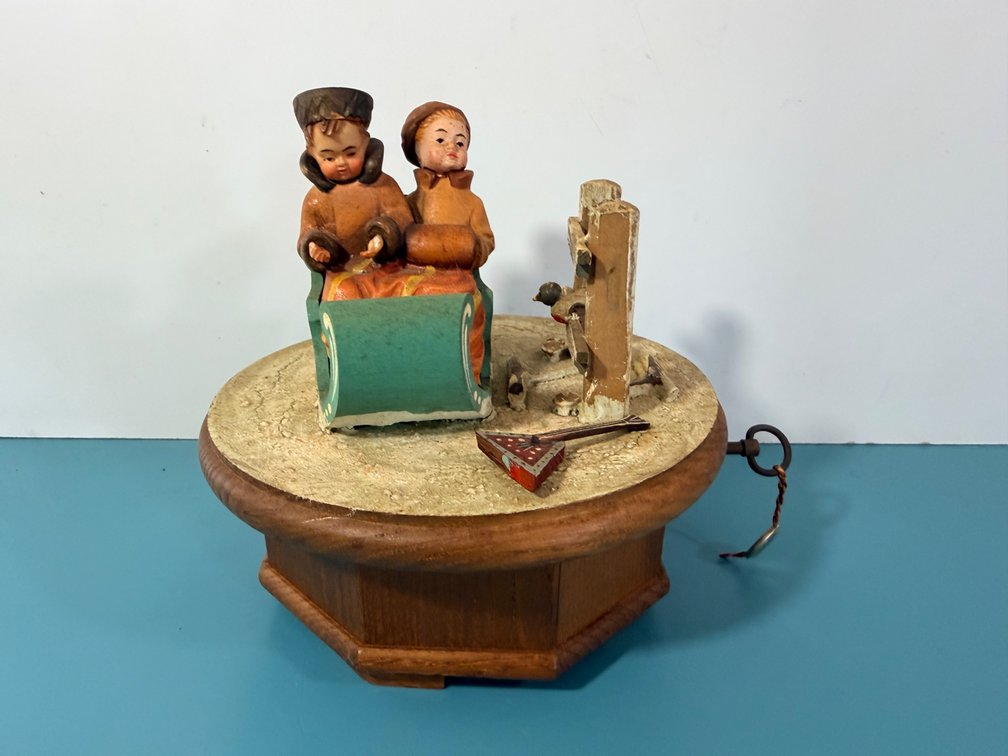 Vintage Thorens Swiss Musical Diorama Music Box – “Lara’s Theme”