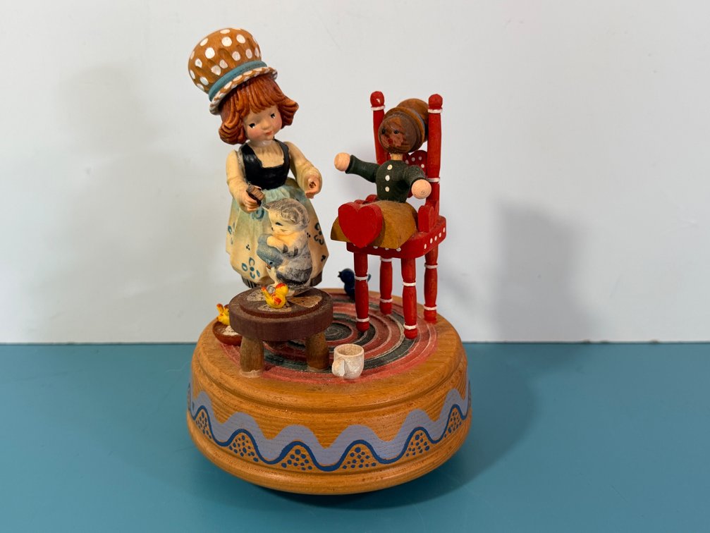 Vintage Musical Figurine Music Box – Mother & Child Scene, “Edelweiss”