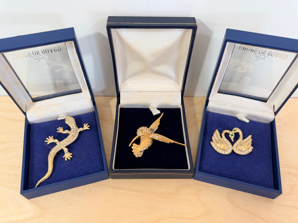 (X's 3) “Shops On Board” Rhinestone Animal & Bird Brooch Pins in Display Boxes