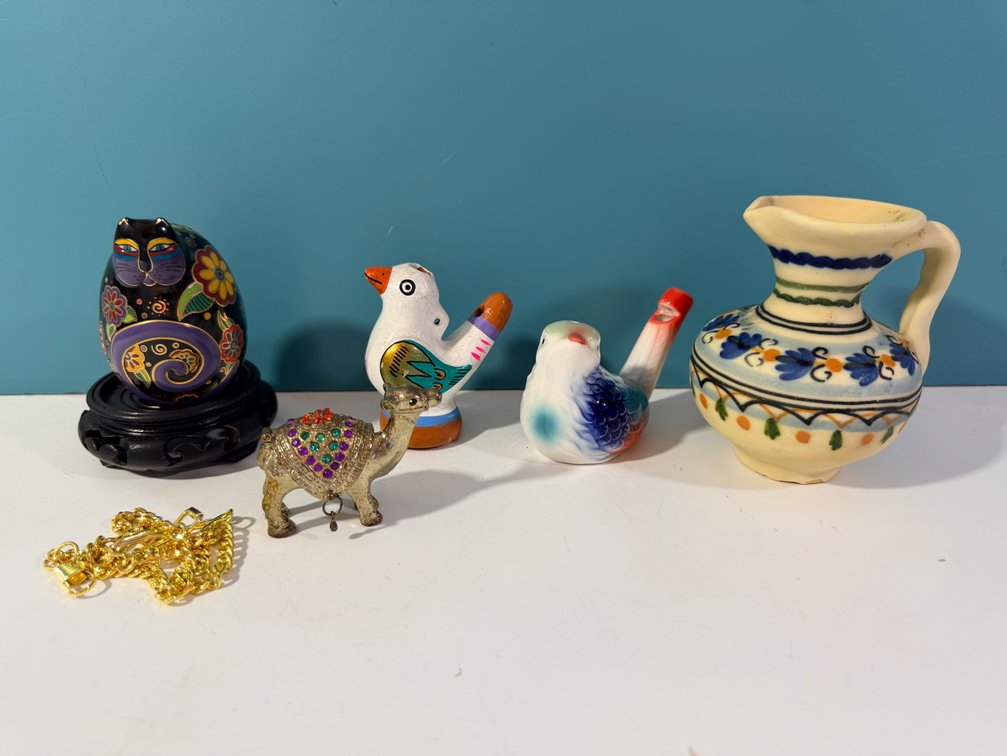 Decorative Figurines & Small Pottery Lot